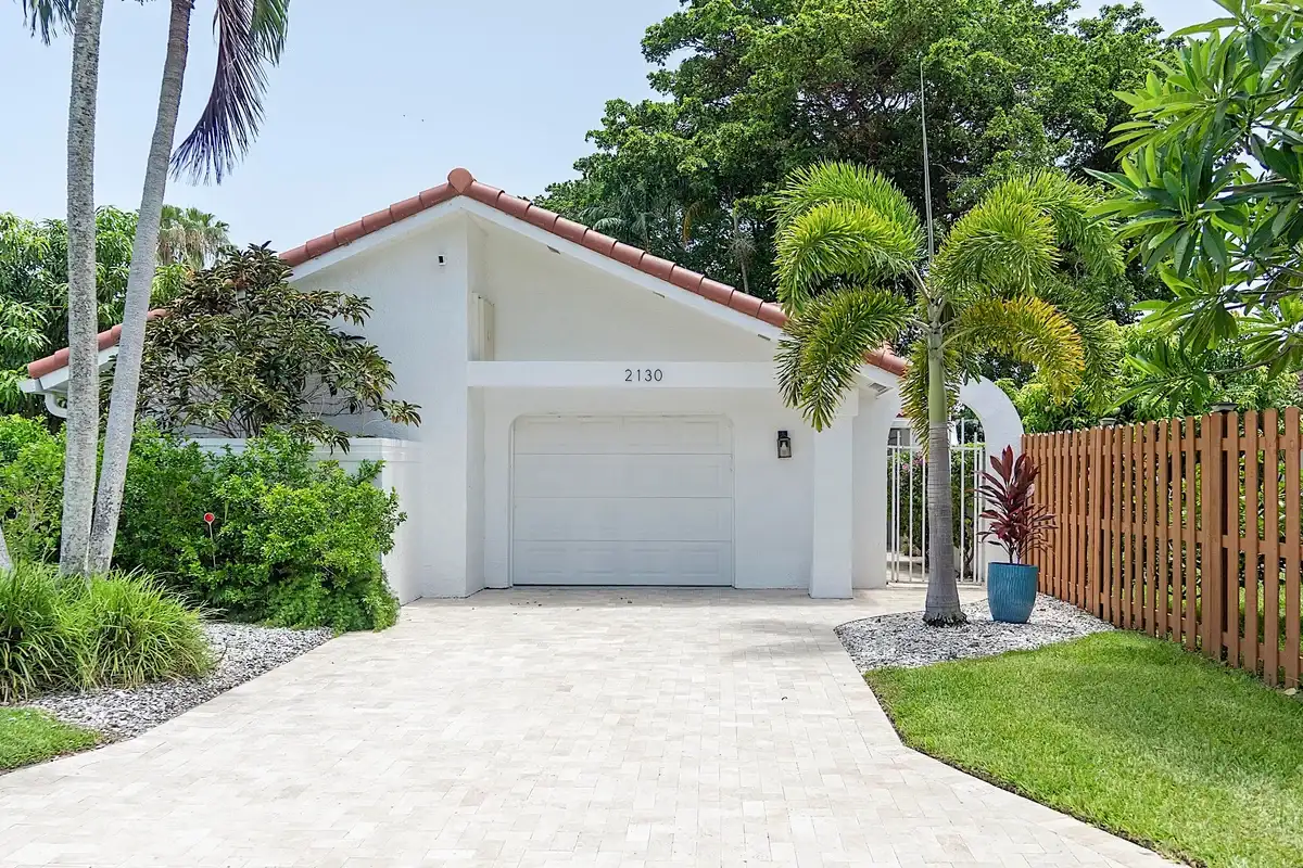 2130 NW 12th St, Delray Beach: photo 1 of 32
