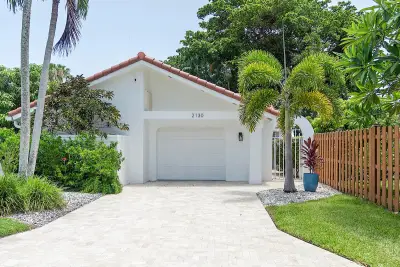 2130 NW 12th St, Delray Beach: photo 1 of 32