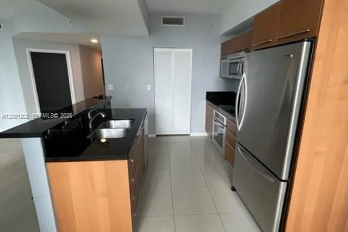 253 NE 2nd St #1202, Miami: photo 1 of 26