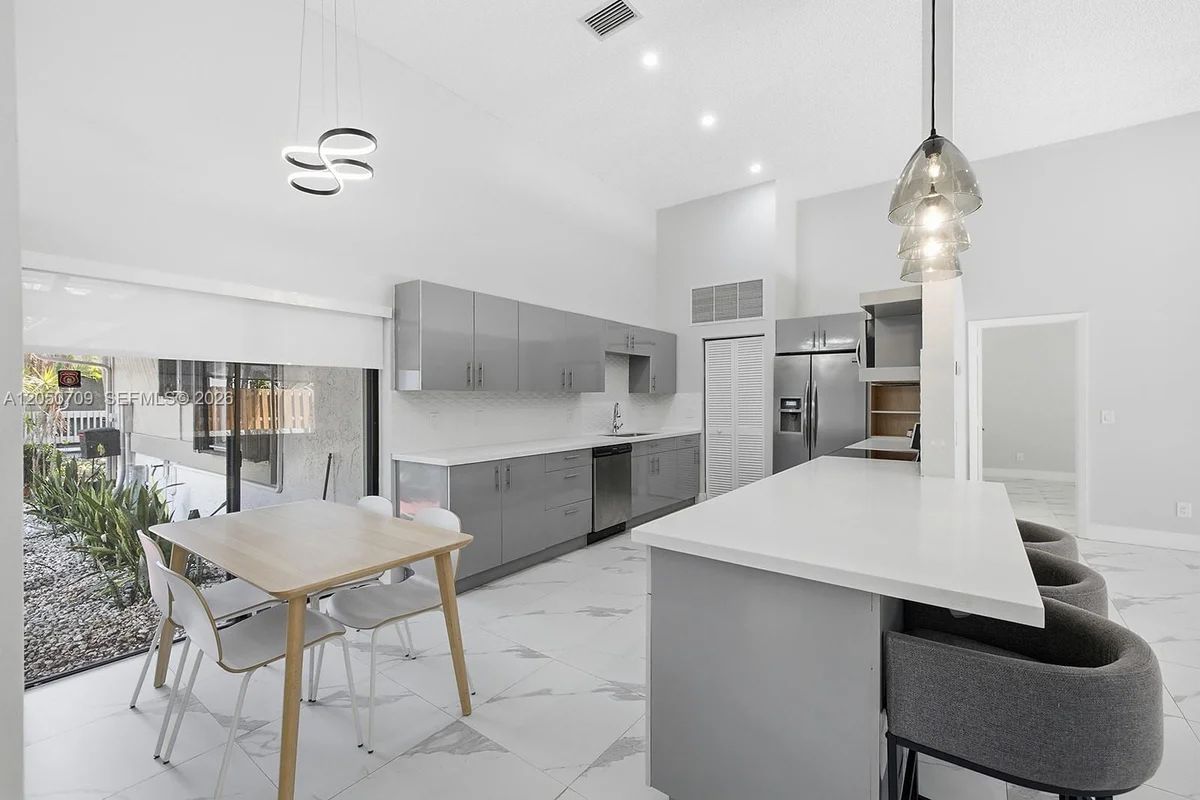 605 Leslie Dr, Hallandale Beach: photo 1 of 16