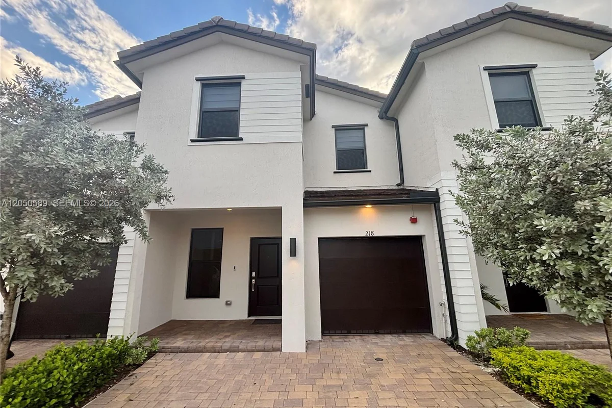 218 SW 159th Ct, Pembroke Pines: photo 1 of 19
