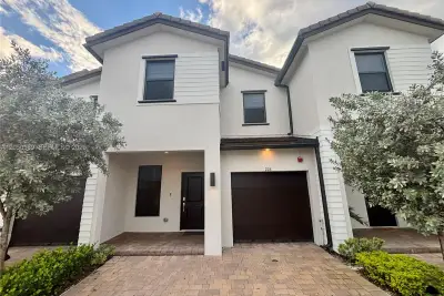 218 SW 159th Ct, Pembroke Pines: photo 1 of 19