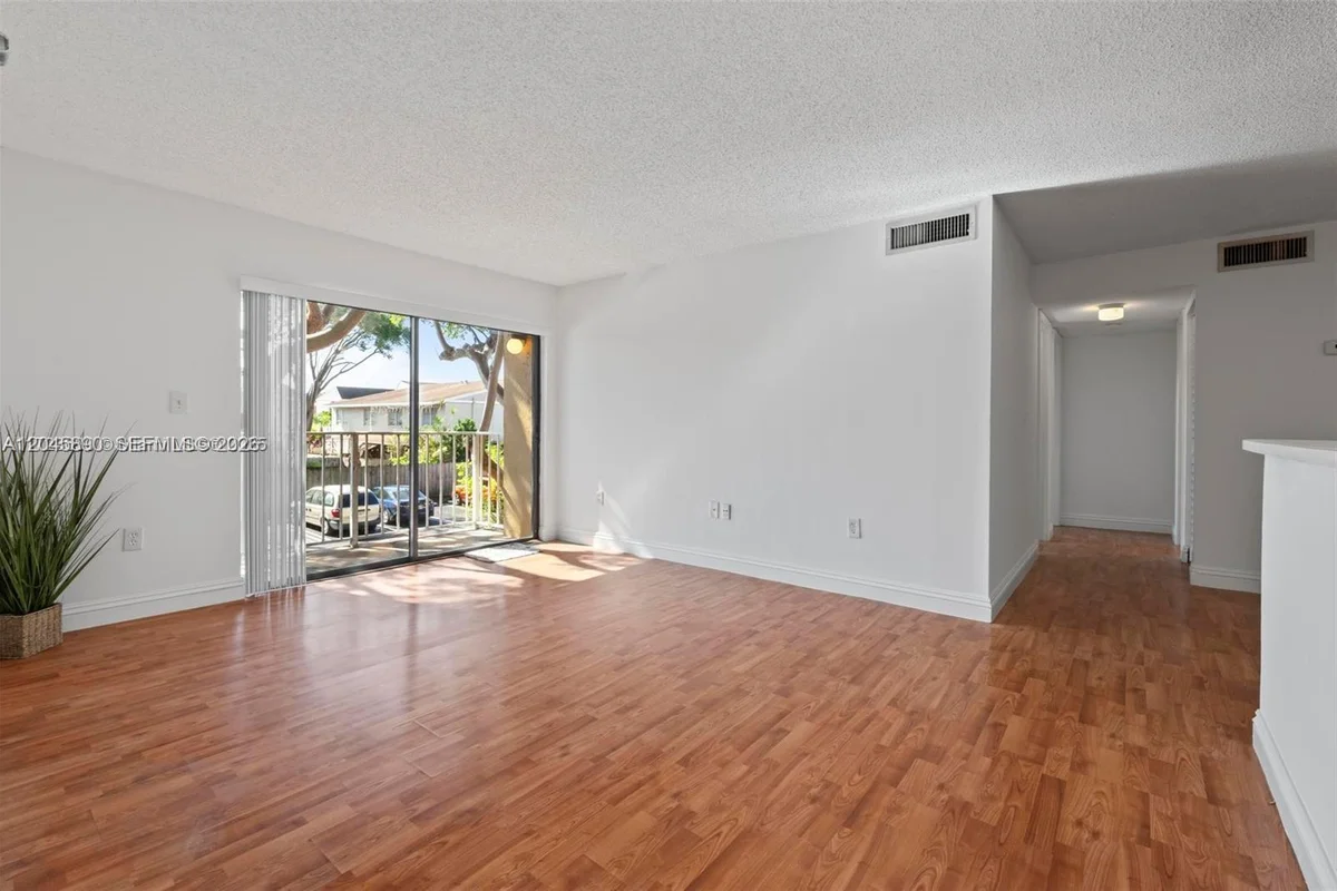 15600 SW 80th St #L-203, Miami: photo 1 of 19