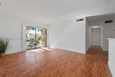 15600 SW 80th St #L-203, Miami: photo 1 of 19