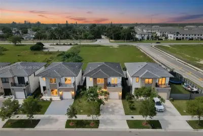 1191 NW 1st St, Florida City: photo 1 of 36