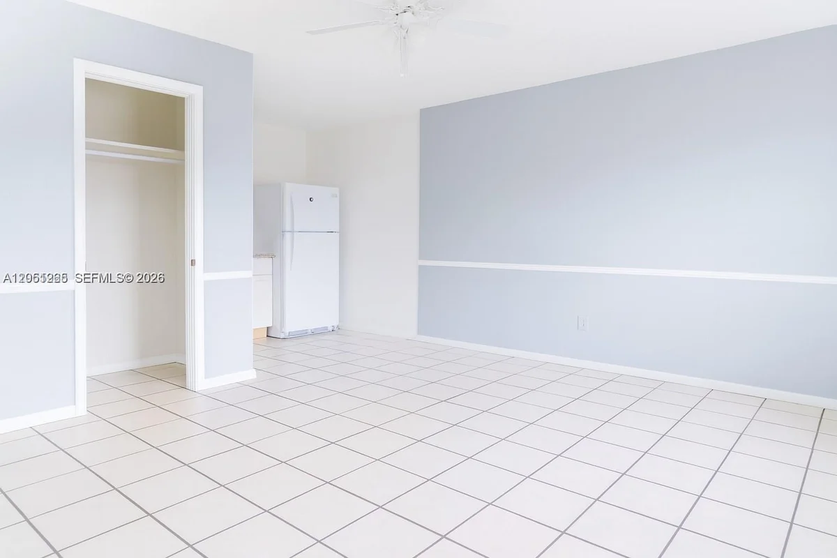 2151 NW 7th St #3, Fort Lauderdale: photo 1 of 3