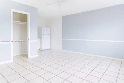 2151 NW 7th St #3, Fort Lauderdale: photo 1 of 3