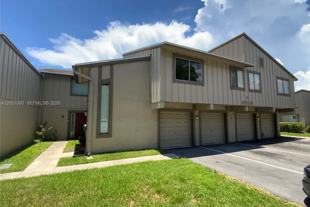 2215 NW 59th Ave #72-E, Lauderhill: photo 1 of 16