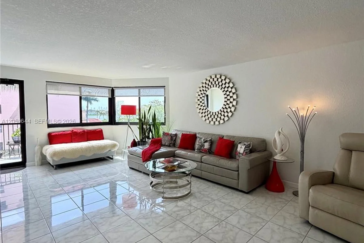 20850 San Simeon Way #302-5, Miami: photo 1 of 49