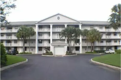 1711 Whitehall Dr #201, Davie: photo 1 of 13