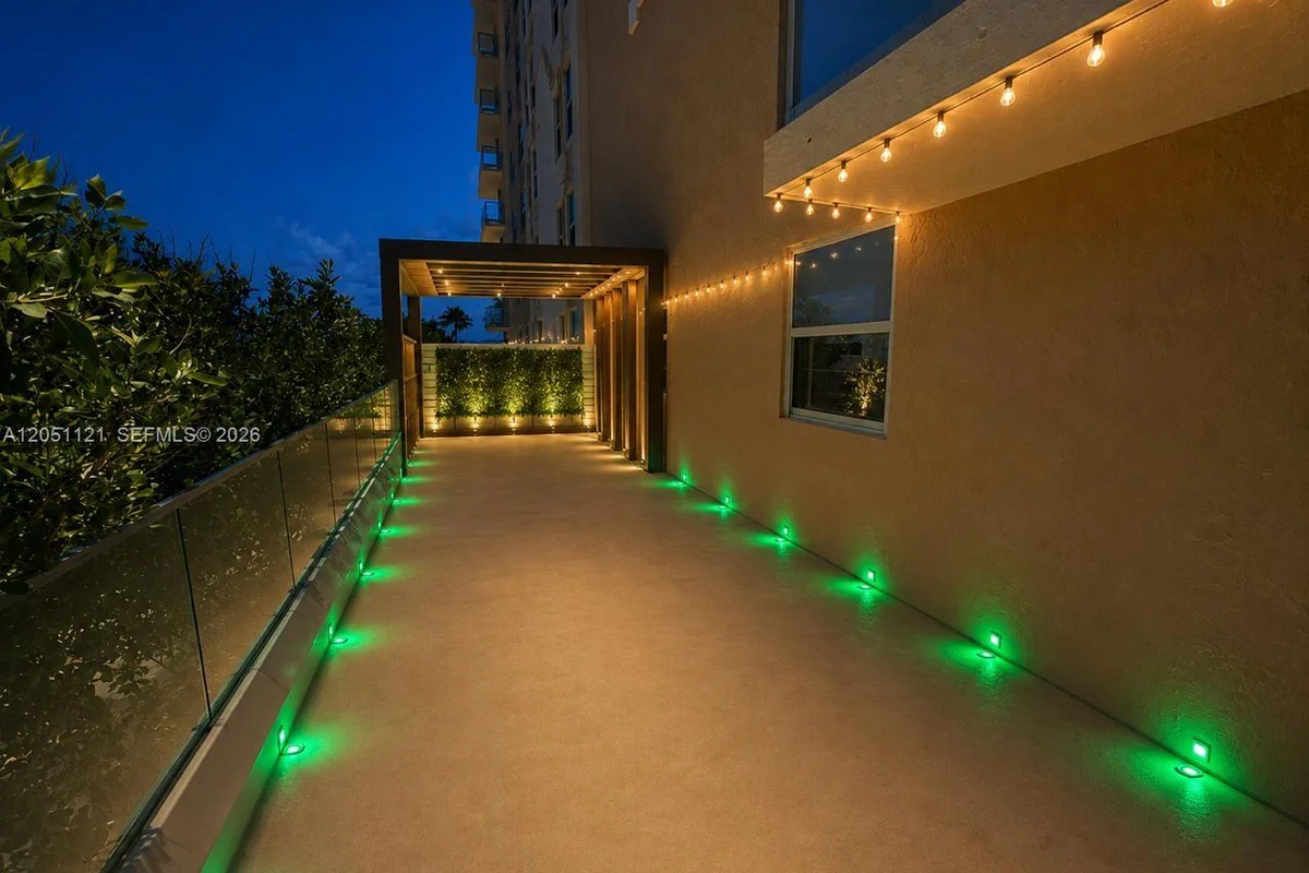 1912 S Ocean Dr #2C, Hallandale Beach: photo 1 of 9