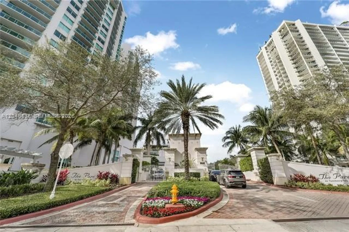 19400 Turnberry Way #321, Aventura: photo 1 of 6