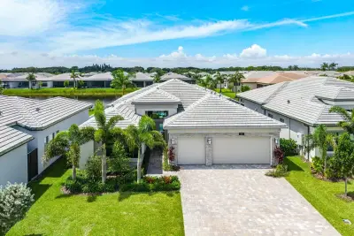 9850 Evergreen Woods Ln, Boynton Beach: photo 1 of 70
