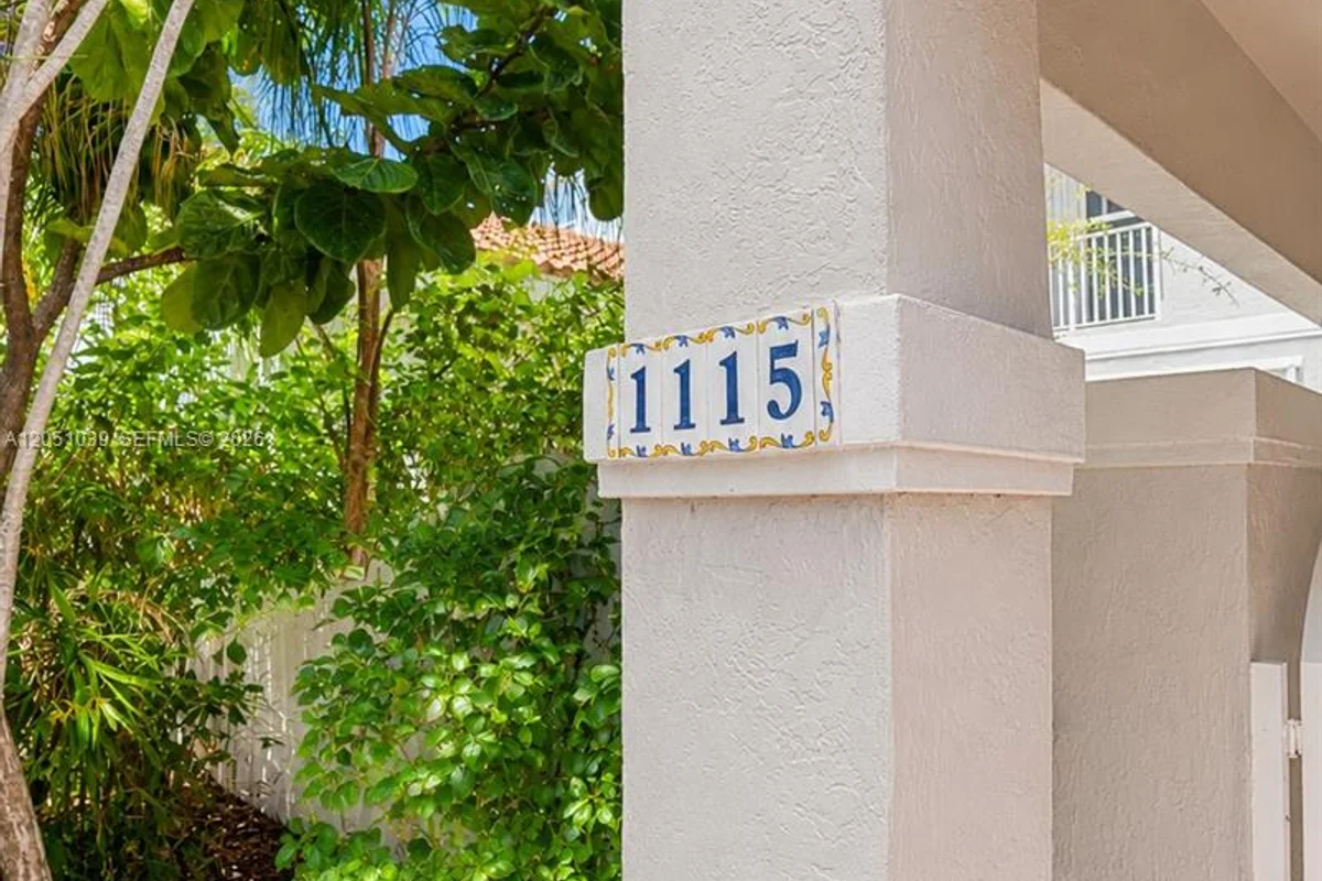 1115 Weeping Willow Way, Hollywood: photo 1 of 28