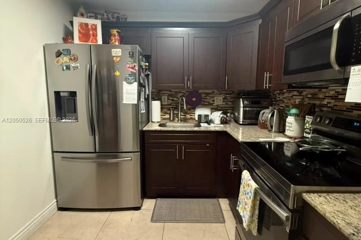 9405 W Flagler St #212D, Miami: photo 1 of 17