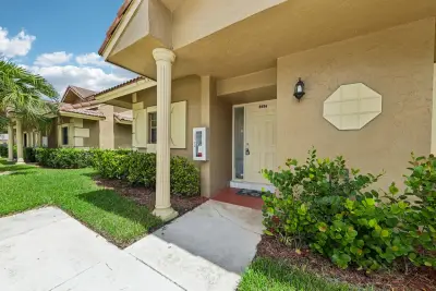 2656 Riverside Dr, Coral Springs: photo 1 of 29