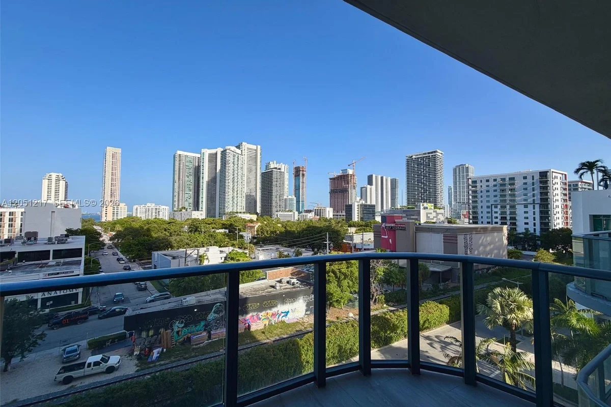 121 NE 34th St #L605, Miami: photo 1 of 15