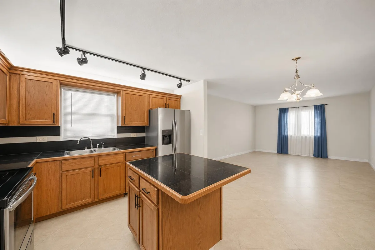 4528 SW 54th St #302-b, Dania Beach: photo 1 of 17