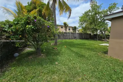 724 SW 7th Ter #1-2, Hallandale Beach: photo 1 of 16