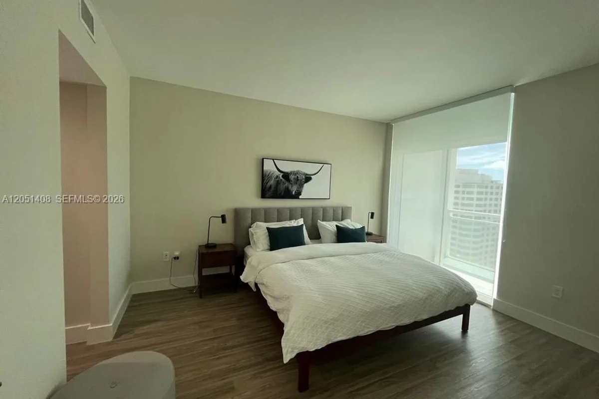951 Brickell Ave #1706, Miami: photo 1 of 9
