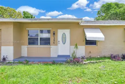304 SW 77th Ter, North Lauderdale: photo 1 of 49
