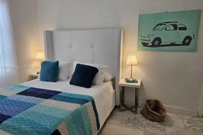 918 Jefferson Ave #8, Miami Beach: photo 1 of 24
