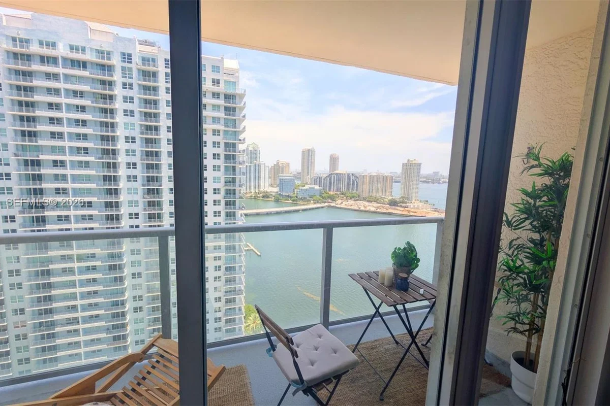 1155 Brickell Bay Dr #2508, Miami: photo 1 of 16