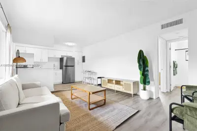 13210 Memorial Hwy #208, North Miami: photo 1 of 23