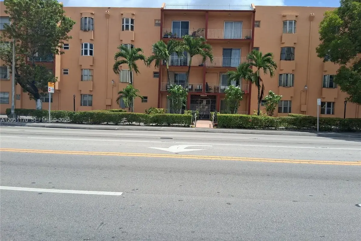 6200 W Flagler St #305, Miami: photo 1 of 33