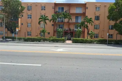 6200 W Flagler St #305, Miami: photo 1 of 33