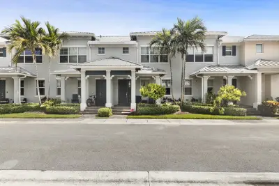 3964 Poinciana Ln, Hollywood: photo 1 of 15
