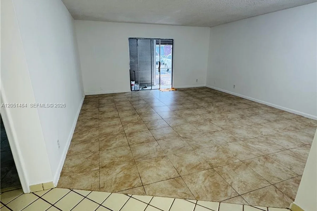 2061 NW 47th Ter #111, Lauderhill: photo 1 of 32