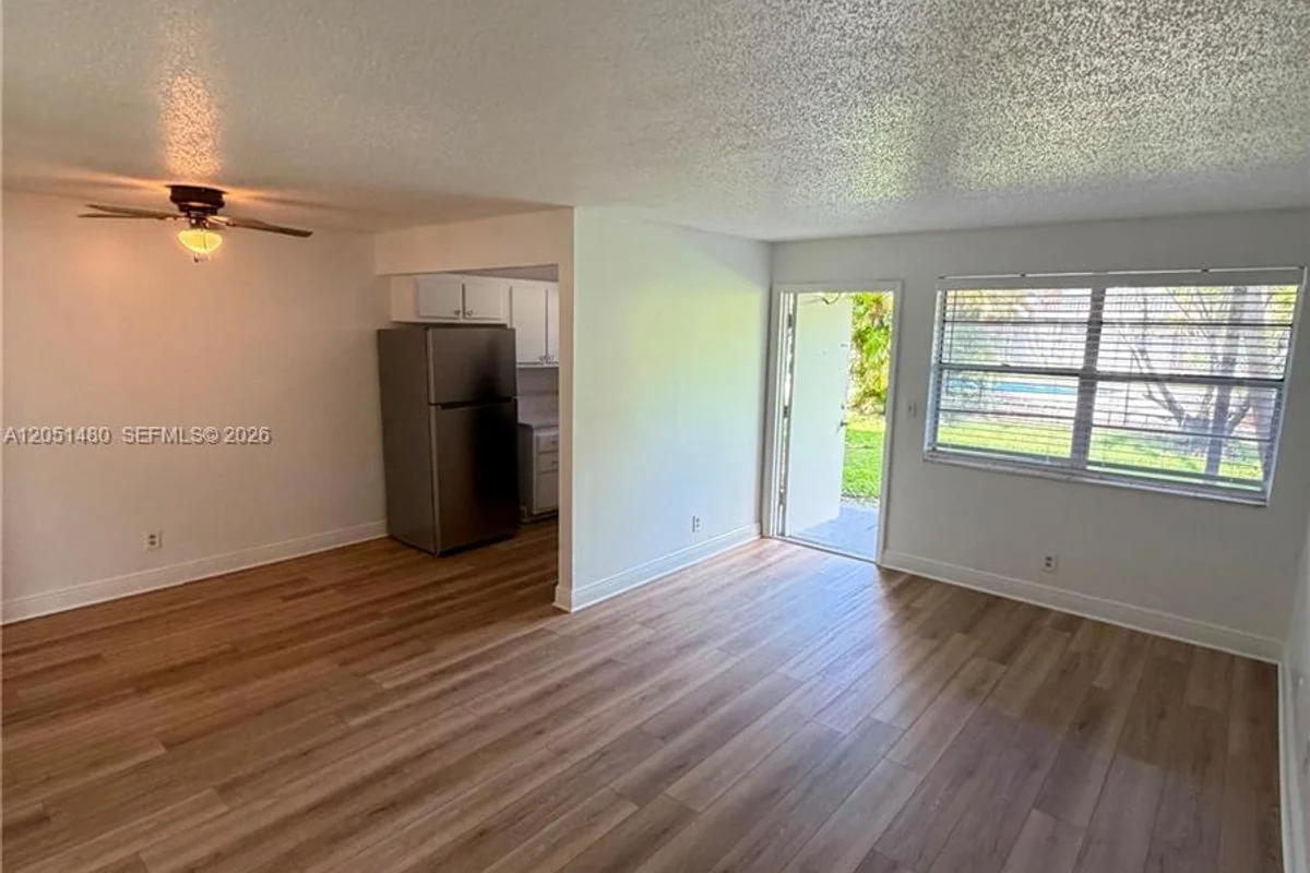 7041 Sunset Strip #109, Sunrise: photo 1 of 7