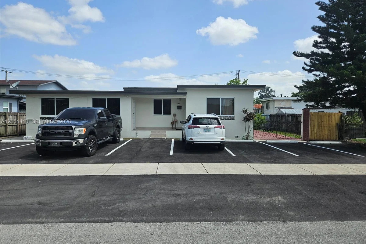 9415 SW 38th St, Miami: photo 1 of 40