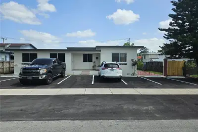 9415 SW 38th St, Miami: photo 1 of 40