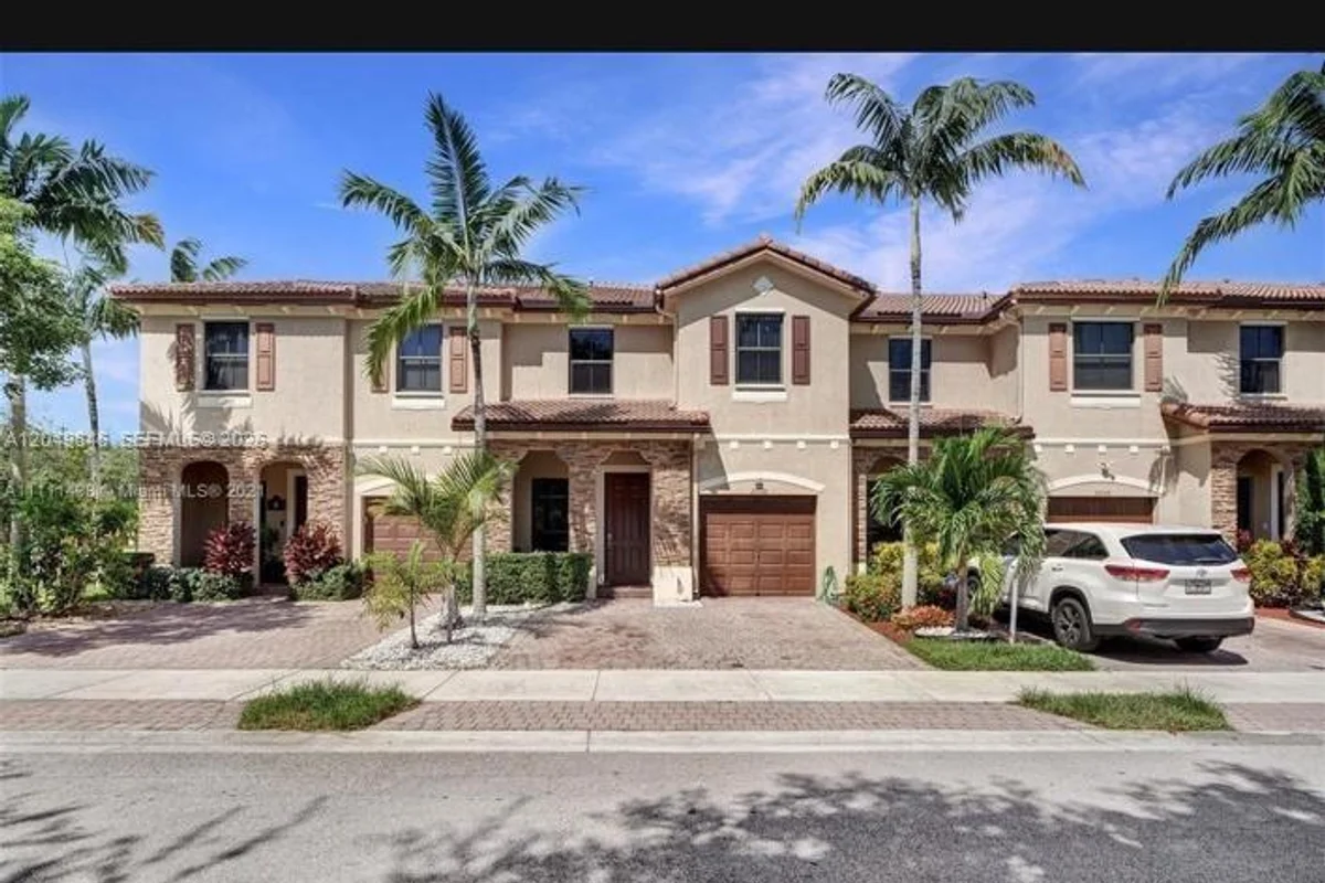 23570 SW 113th Path, Homestead: photo 1 of 30