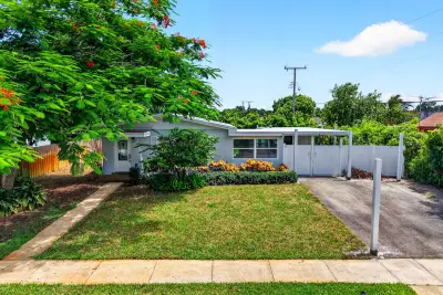 1446 W Perry St, Lantana: photo 1 of 50
