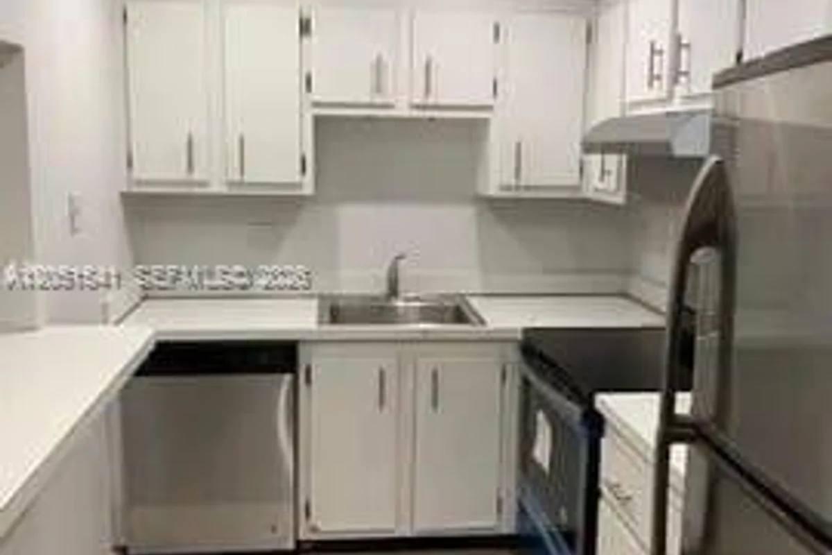 4168 Inverrary Dr #305, Lauderhill: photo 1 of 9