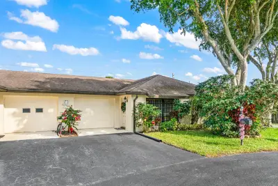 4863 Hawkwood Rd #B, Boynton Beach: photo 1 of 16