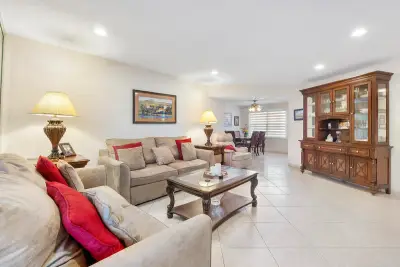 4270 NW 40th St #205, Lauderdale Lakes: photo 1 of 15