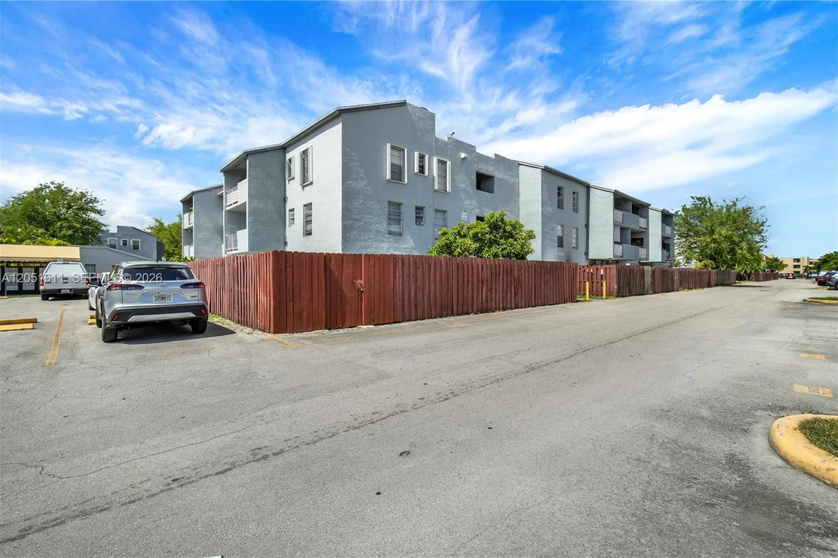 1755 W 60th St #D204, Hialeah: photo 1 of 25