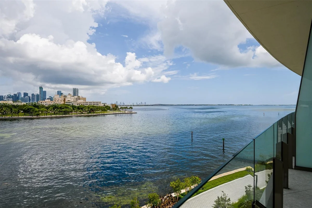 5 Grove Isle Dr #L404, Miami: photo 1 of 25