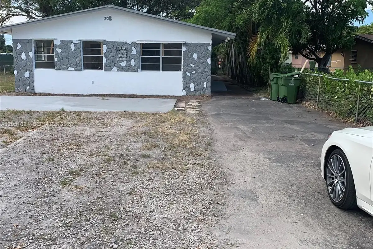 308 NW 9th St, Hallandale Beach: photo 1 of 22