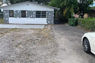 308 NW 9th St, Hallandale Beach: photo 1 of 22