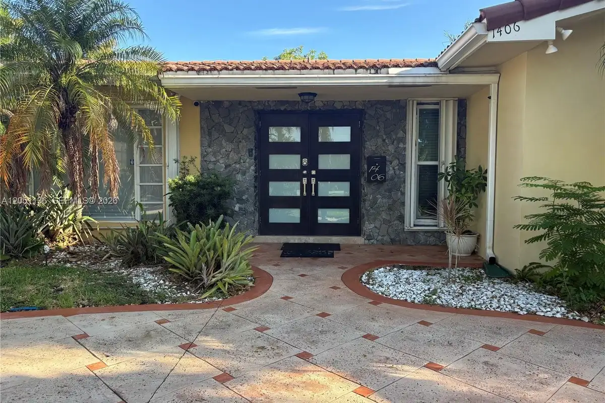 1406 Coolidge St, Hollywood: photo 1 of 24