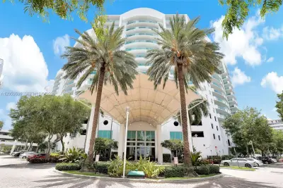 7900 Harbor Island Dr #610, North Bay Village: photo 1 of 60