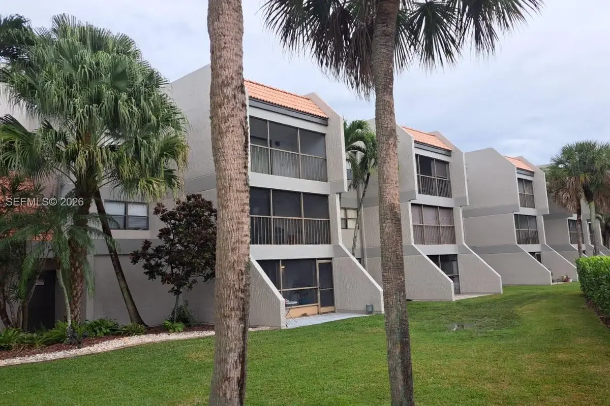 230 Lakeview Dr #310, Weston: photo 1 of 30