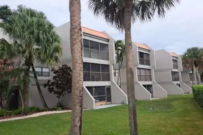 230 Lakeview Dr #310, Weston: photo 1 of 30