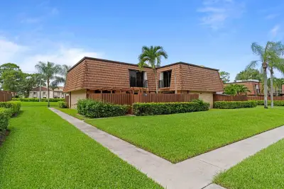 1405 14th Ln, Lake Worth: photo 1 of 25