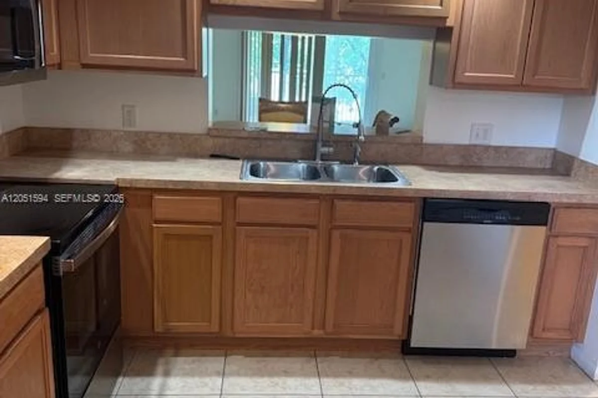 100 SW 130th Ter #308C, Pembroke Pines: photo 1 of 18
